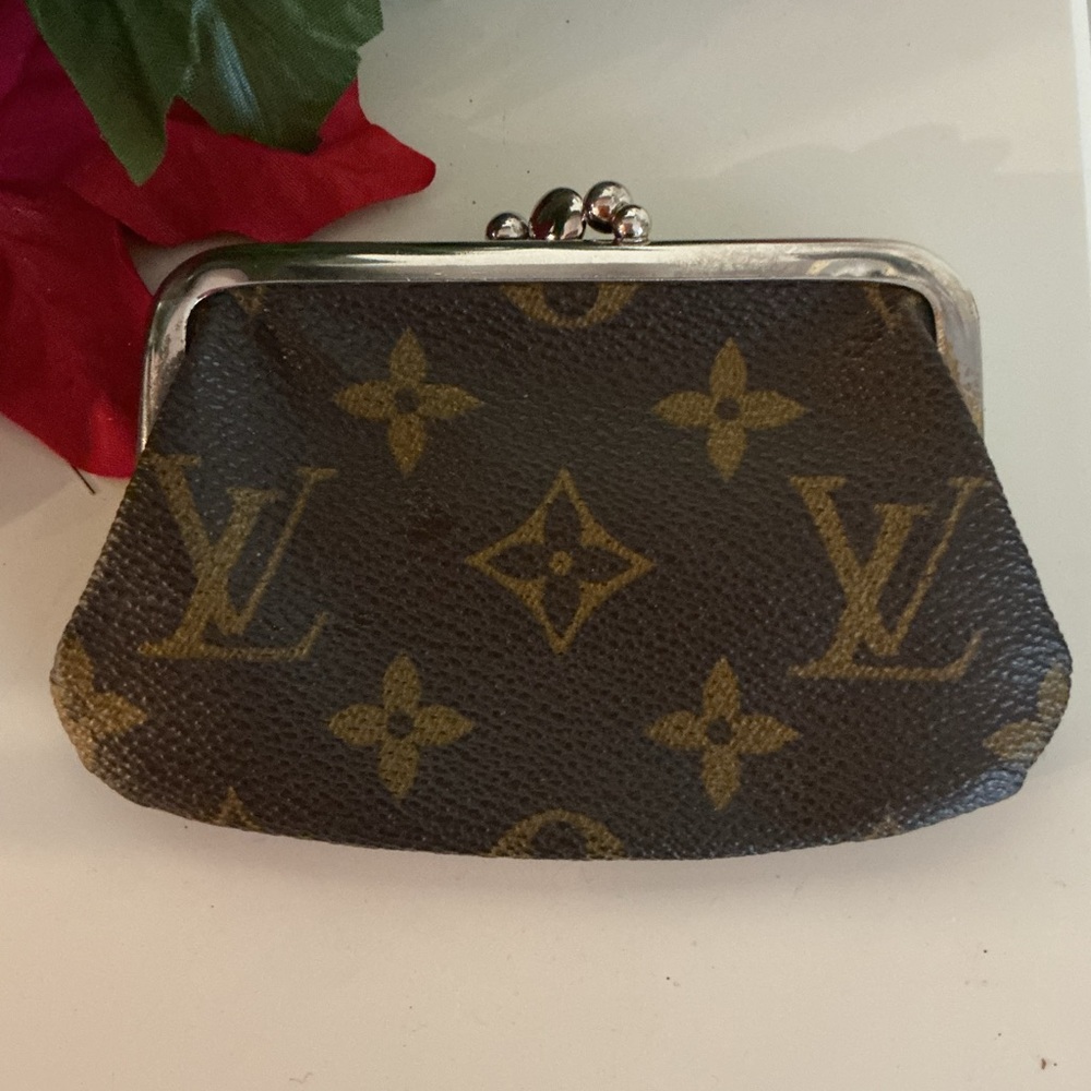 Authentic Rare Vintage LOUIS VUITTON 1970s Kisslock Saks 5th Ave Mono Coin Purse - Picture 12 of 13